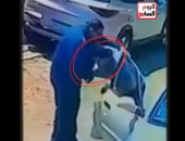 قبّل يد معلمه في الشارع ببورسعيد