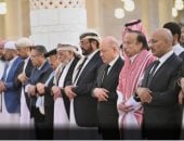 رشاد العليمى يتقدم الحضور فى صلاة الجنازة 