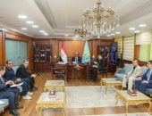 محافظ كفر الشيخ خلال مناقشة تطوير شامل للمنظومة الصحية 