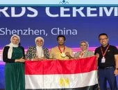 الطالب محمد صلاح مع الفريق المصرى