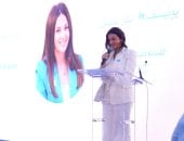 لحظة بكاء دنيا سمير غانم فى احتفالية يونيسف