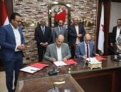 جانب من توقيع البرتوكول