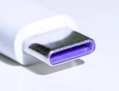 لماذا تكون بعض منافذ USB باللون البنفسجي؟ 