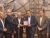 تكريم زاهى حواس فى نقابة الصحفيين تقديرًا لجهود في التعريف بالحضارة المصرية والدفاع عن حق مصر في استعادة آثارها