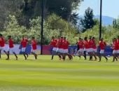دونجا يمازح تريزيجيه بمران المنتخب 