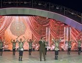 وزير الثقافة الأوزبكي يفاجئ الآلاف بالغناء