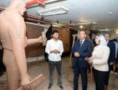رئيس جامعة المنصورة يتفقد معرض مشروعات التخرج
