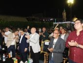 محافظ القاهرة يشارك المواطنين فرحة تأهل المنتخب