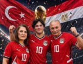 سفير تركيا يرتدي وأسرته تي شيرت المنتخب الوطني