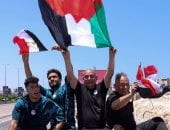 حسام حسن يرفع علم فلسطين