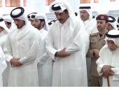 أمير قطر يتقدم مشيعى الأمير الوالد 