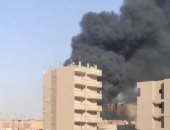 فصل الغاز والكهرباء عن موقع حريق مخزن خردة بالعمرانية