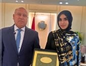 ​وزير النقل يكرم "سيدة أسوان" بشهادة تقدير