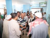 محافظ السويس يحيل مخالفات صرف أسمدة للنيابة 