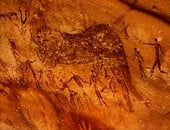 رسوم لكائنات أسطورية داخل الكهف