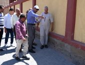 محافظ جنوب سيناء يتفقد أعمال تطوير الطرق بحيي بدر القديم