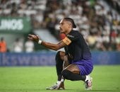 رافينيا يحتفل بهدف برشلونة الأول