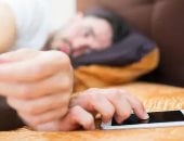 وضع الموبايل تحت المخدة أو بجوار الرأس أثناء النوم