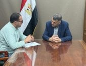 عميد معهد الأورام مع الزميل محمد صبحي