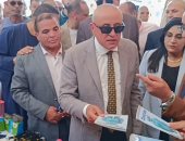 محافظ الأقصر يفتتح أول معارض أهلاً مدارس بمدينة إسنا