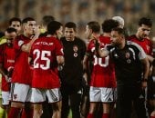 لاعبو الأهلي مع الحسين عموتة مدرب الفريق