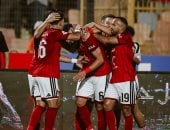 فرحة لاعبي الأهلي بعد تسجيل أحد الأهداف فى الدوري