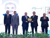 تكريم الدكتور أسامة طلعت باحتفالية يوم الوفاء