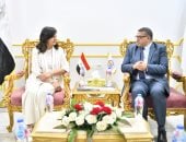 لقاء محافظ قنا والسفيرة نبيلة مكرم 