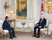 الرئيس التونسي يستقبل نبيل فهمي
