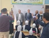 محافظ أسيوط يتفقد الفصول الدراسية في أول أيام الدراسة ببني مر