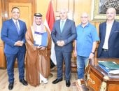 رئيس جامعة قناة السويس يستقبل أول باحث سعودى