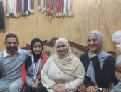 بطلة منتخب مصر رفقة اسرتها في دمياط
