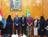 محافظ الإسماعيلية يسلم 5 منح عمرة مجانية لأبناء المحافظة من الأولى بالرعاية