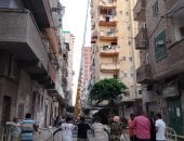 إخلاء العقارات المجاورة للعقار المائل بأمبروزو الإسكندرية تمهيدًا للإزالة