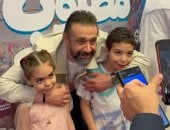 أبطال «مطلوب عائليًا» يحتفلون بعرضه في قطر