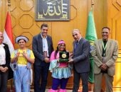 محافظ الإسماعيلية يستقبل رؤساء 16 فرقة بمهرجان الفنون الشعبية