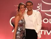 آسر ياسين وزوجته