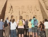رواج سياحى فى أبو سمبل قبل ساعات من ظاهرة تعامد الشمس