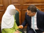 محافظ القليوبية يسلم الجهاز