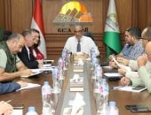 محافظ الجيزة يعقد اجتماعا لبحث الحلول العاجلة لإنهاء أعمال المرافق المتعارضة مع مشروعات الرصف بحدائق الأهرام