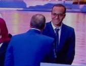 فخامة الرئيس السيسى خلال تكريم طالب بجامعة القاهرة