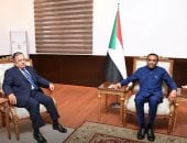 نبيل فهمي مع رئيس وزراء السودان 