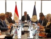خلال الاجتماع