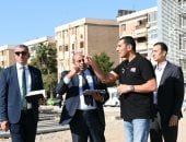 جوهر نبيل يتفقد قطعة الأرض