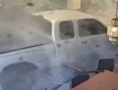 السيارة تقتحم المتجر 
