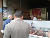 إقبال الجماهير على شراء اللحوم السودانى - أرشيفية