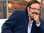 انتبه من فضلك طلعت زكريا يرجع إلى الخلف ولكن «كده وكده»