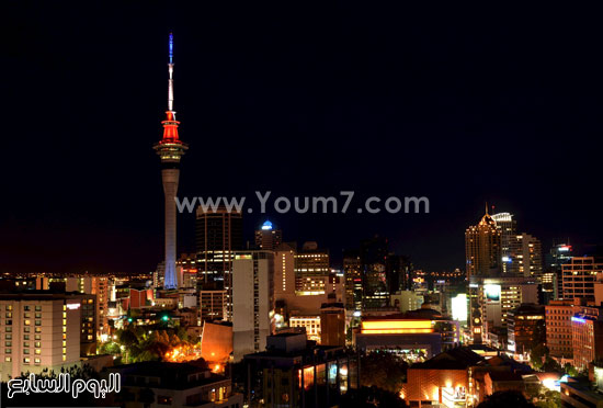 مبانى العالم تُضاء بألوان علم فرنسا 