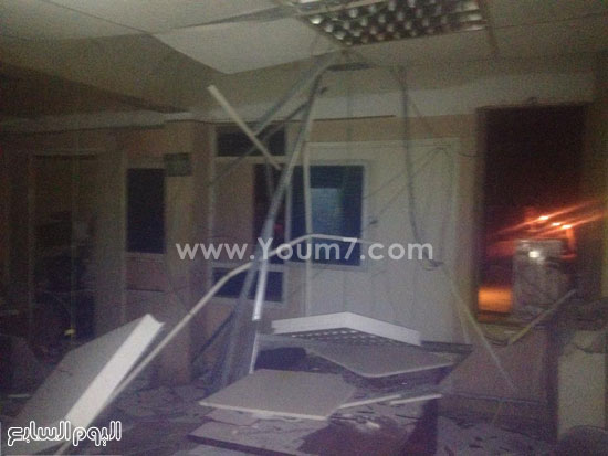 	آثار التفجير فى مكتب مدير أمن شمال سيناء 
