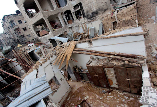آثار الدمار تحيط منازل مدينة حلب السورية بسبب سقوط البراميل المتفجرة من قِبل قوات الأسد 